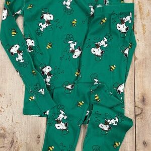 Hanna Andersson Peanuts Snoopy St. Patrick’s Day pajamas 120 (US 6/7)